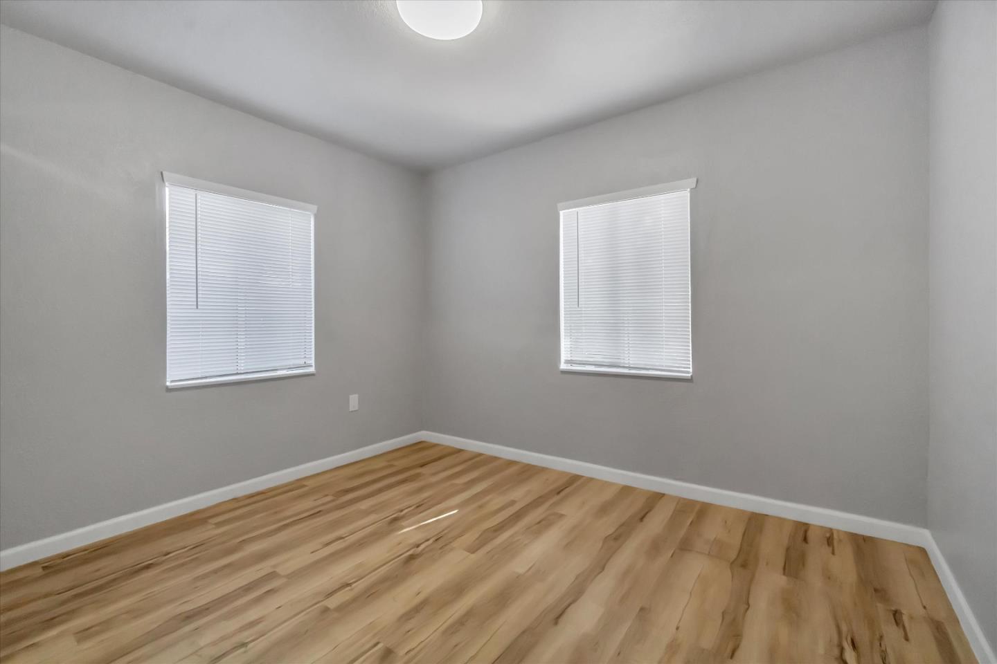Detail Gallery Image 7 of 19 For 5820 Dewey Blvd, Sacramento,  CA 95824 - 2 Beds | 1 Baths