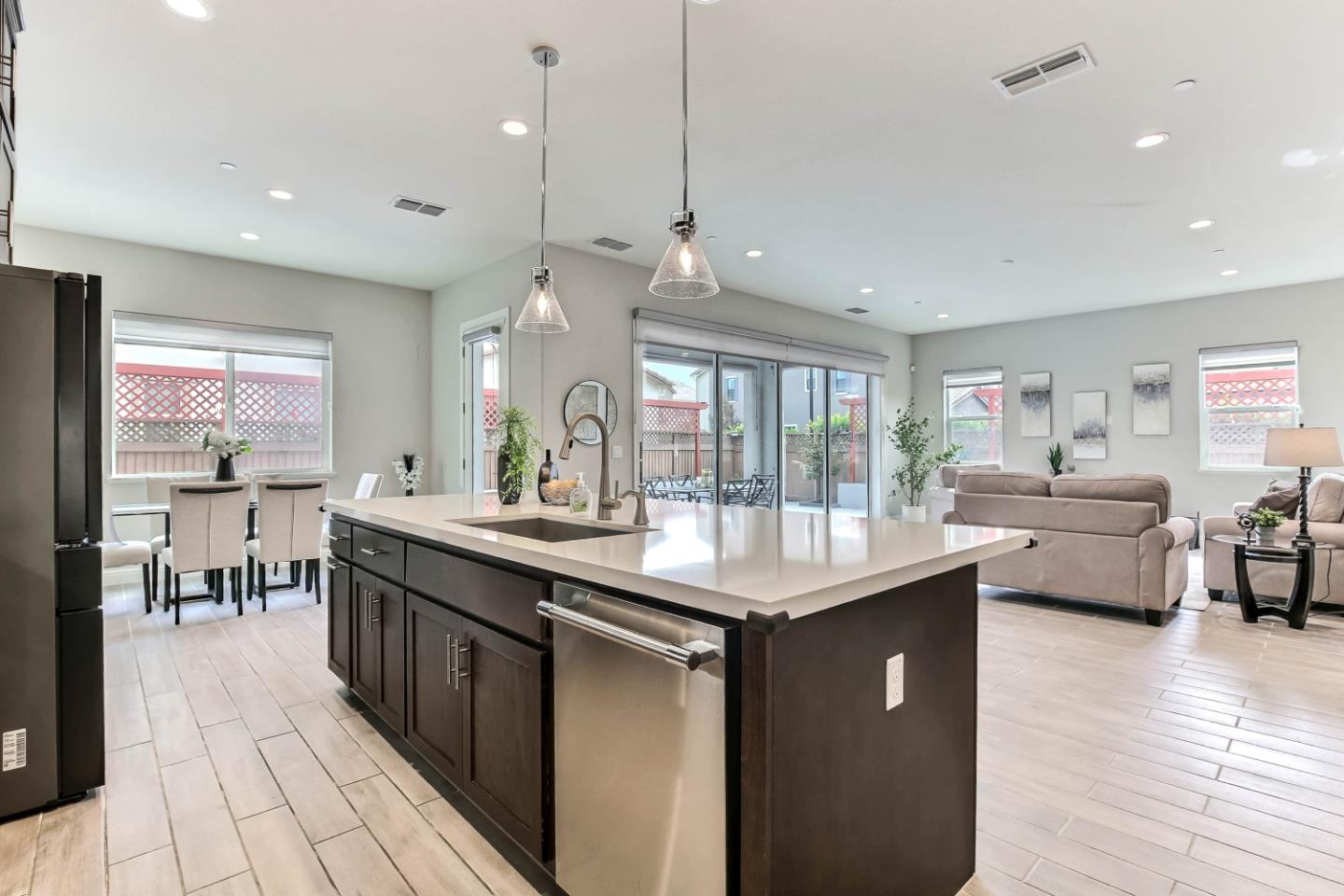 Detail Gallery Image 11 of 56 For 6736 Grasshopper Ave, Newark,  CA 94560 - 4 Beds | 4/1 Baths