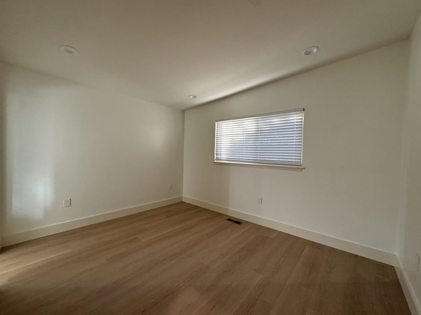 Detail Gallery Image 12 of 23 For 864 S Bernardo Ave, Sunnyvale,  CA 94087 - 3 Beds | 2 Baths