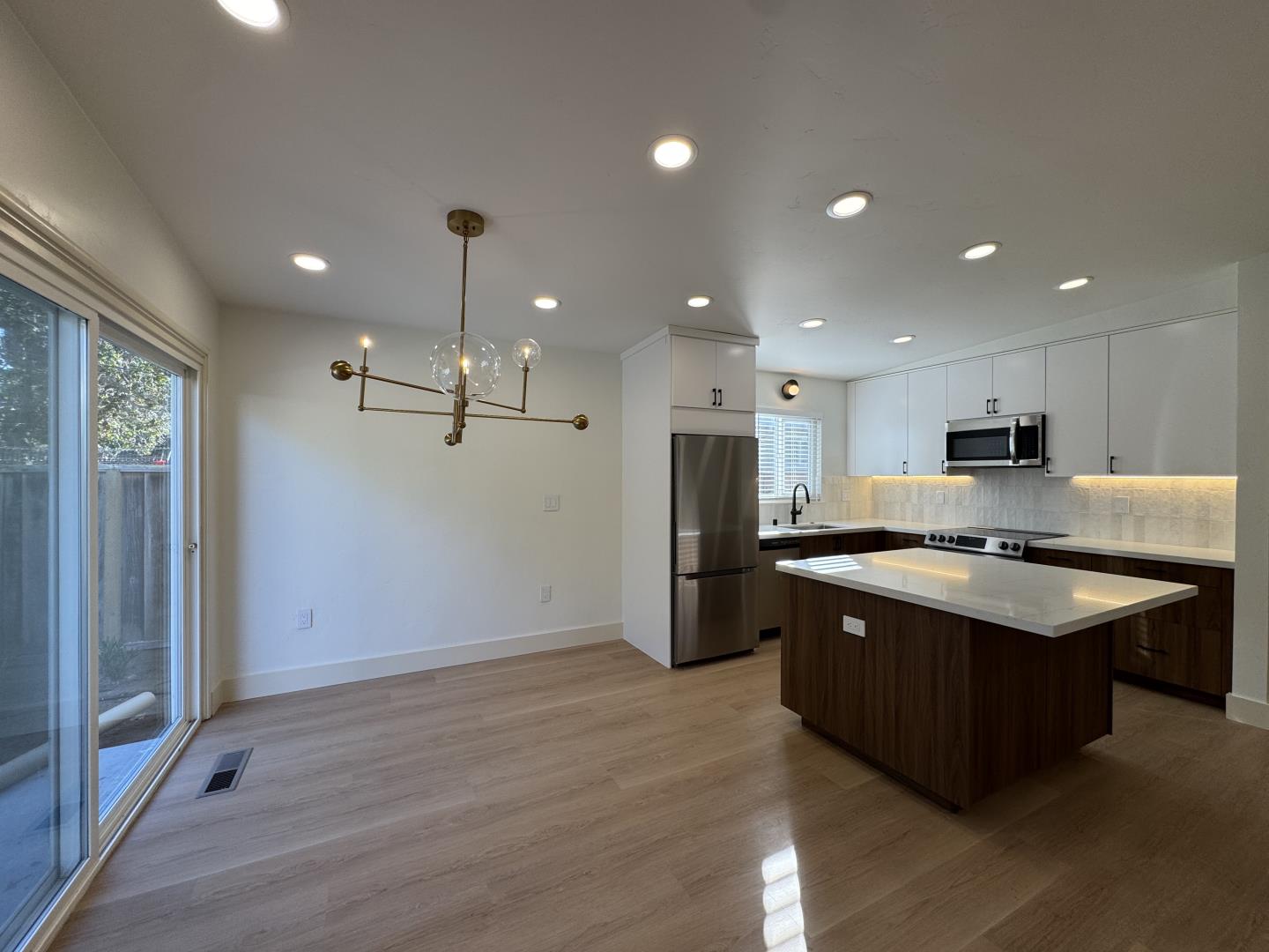 Detail Gallery Image 5 of 23 For 864 S Bernardo Ave, Sunnyvale,  CA 94087 - 3 Beds | 2 Baths