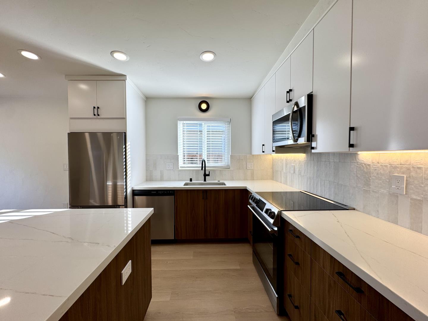 Detail Gallery Image 7 of 23 For 864 S Bernardo Ave, Sunnyvale,  CA 94087 - 3 Beds | 2 Baths