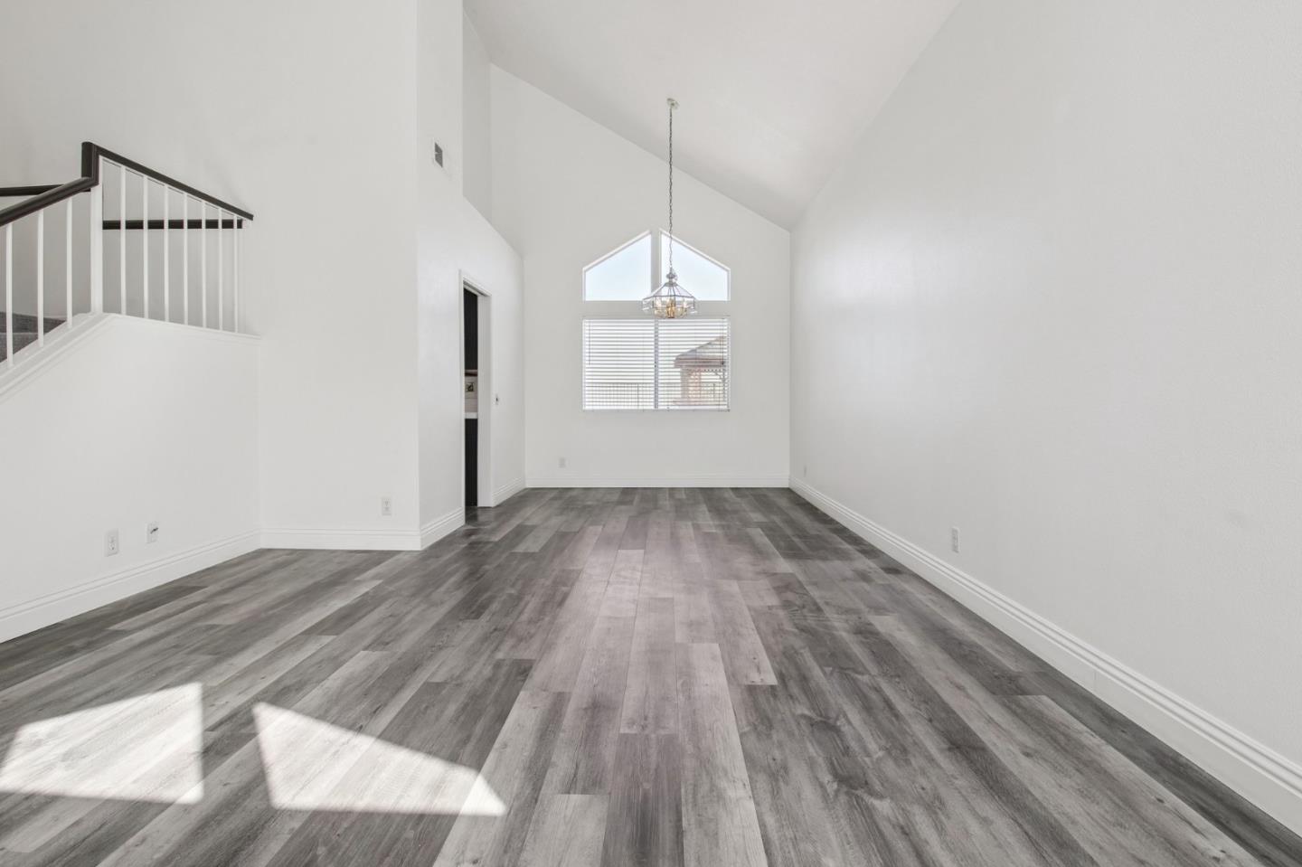 Detail Gallery Image 3 of 15 For 3283 Braemar Ln, Corona,  CA 92882 - 4 Beds | 2/1 Baths