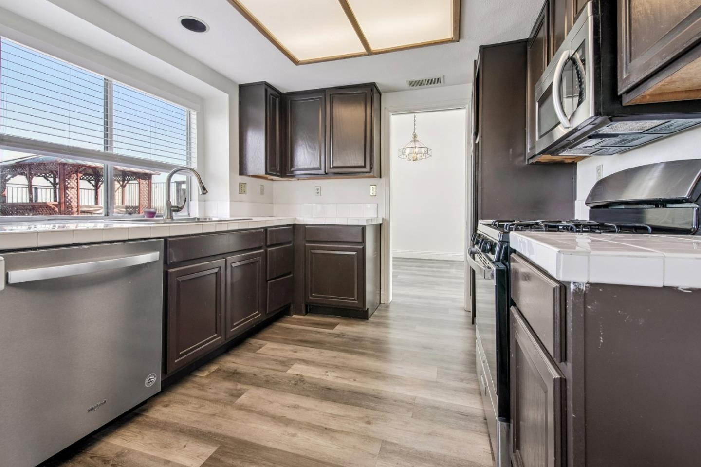 Detail Gallery Image 6 of 15 For 3283 Braemar Ln, Corona,  CA 92882 - 4 Beds | 2/1 Baths