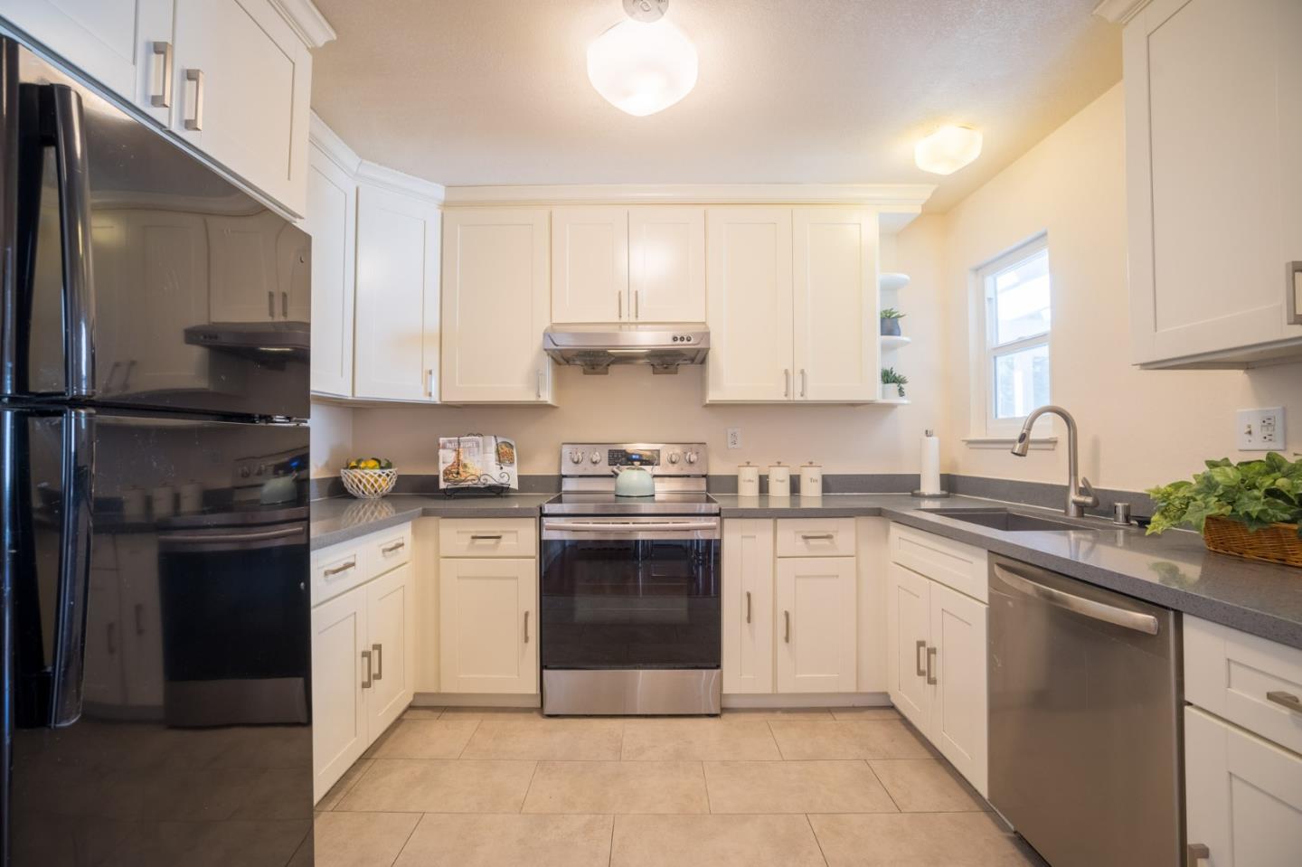 Detail Gallery Image 6 of 41 For 761 N Fair Oaks Ave #6,  Sunnyvale,  CA 94085 - 3 Beds | 2 Baths