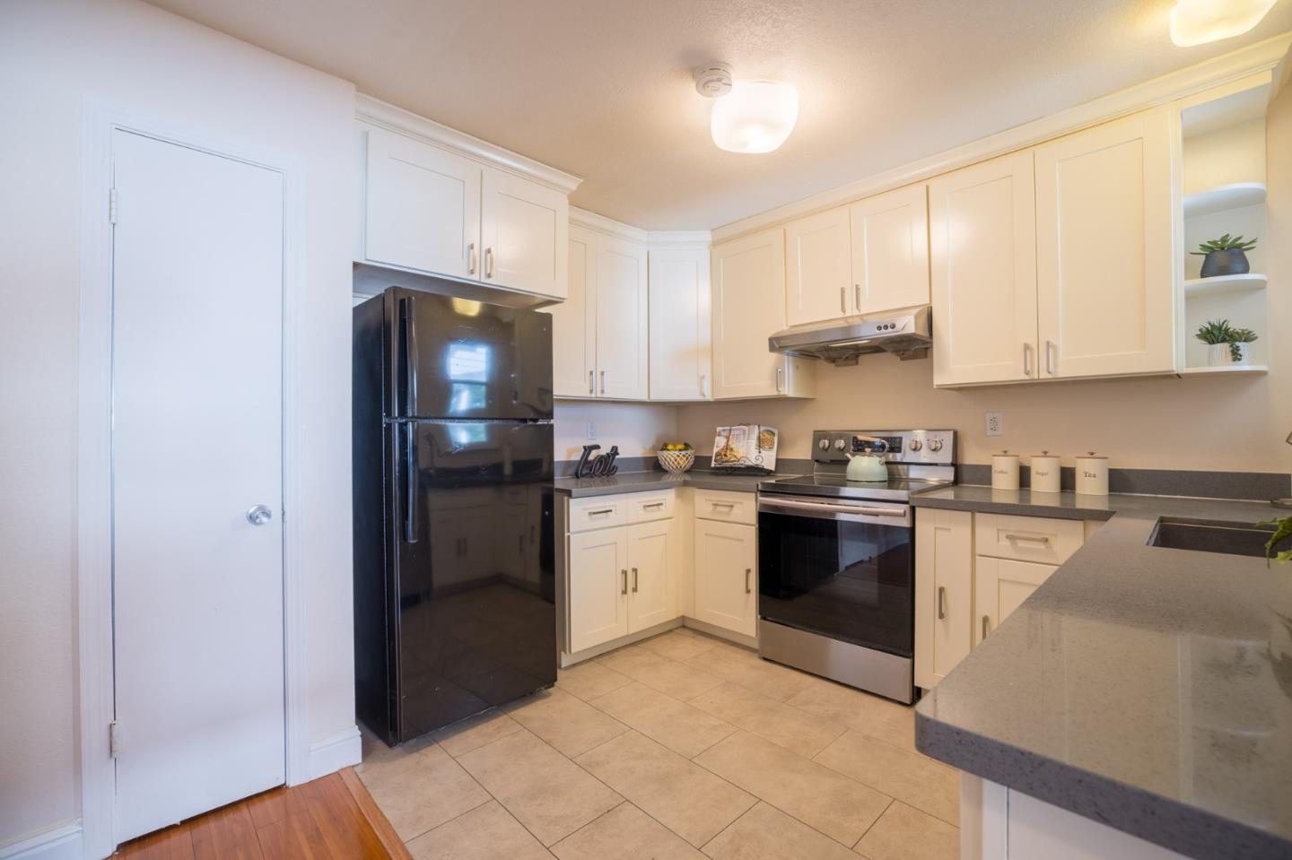 Detail Gallery Image 8 of 41 For 761 N Fair Oaks Ave #6,  Sunnyvale,  CA 94085 - 3 Beds | 2 Baths