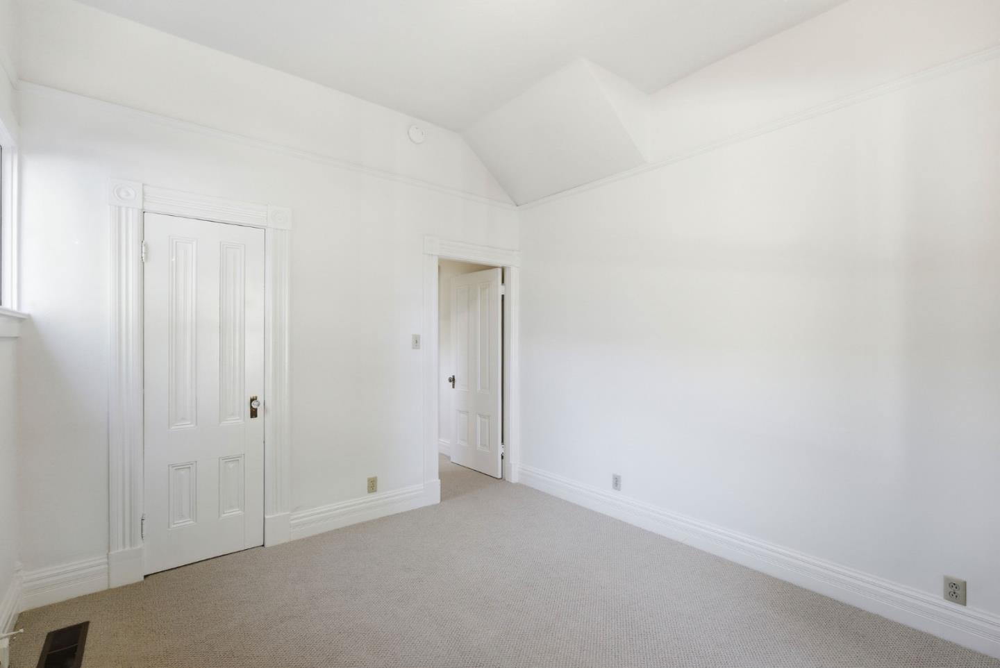 Detail Gallery Image 13 of 29 For 566 Addison Ave, Palo Alto,  CA 94301 - 3 Beds | 2 Baths