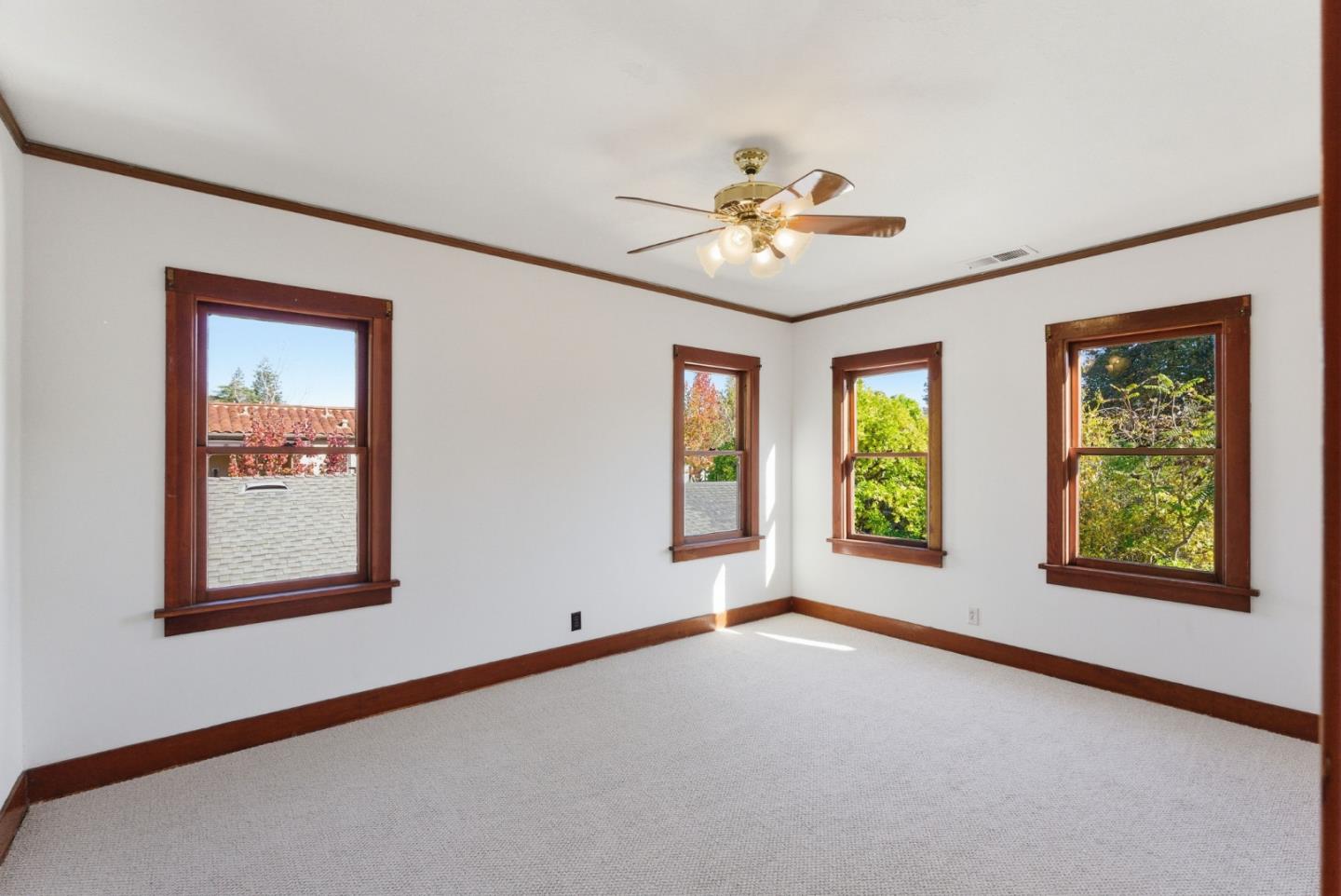 Detail Gallery Image 20 of 29 For 566 Addison Ave, Palo Alto,  CA 94301 - 3 Beds | 2 Baths