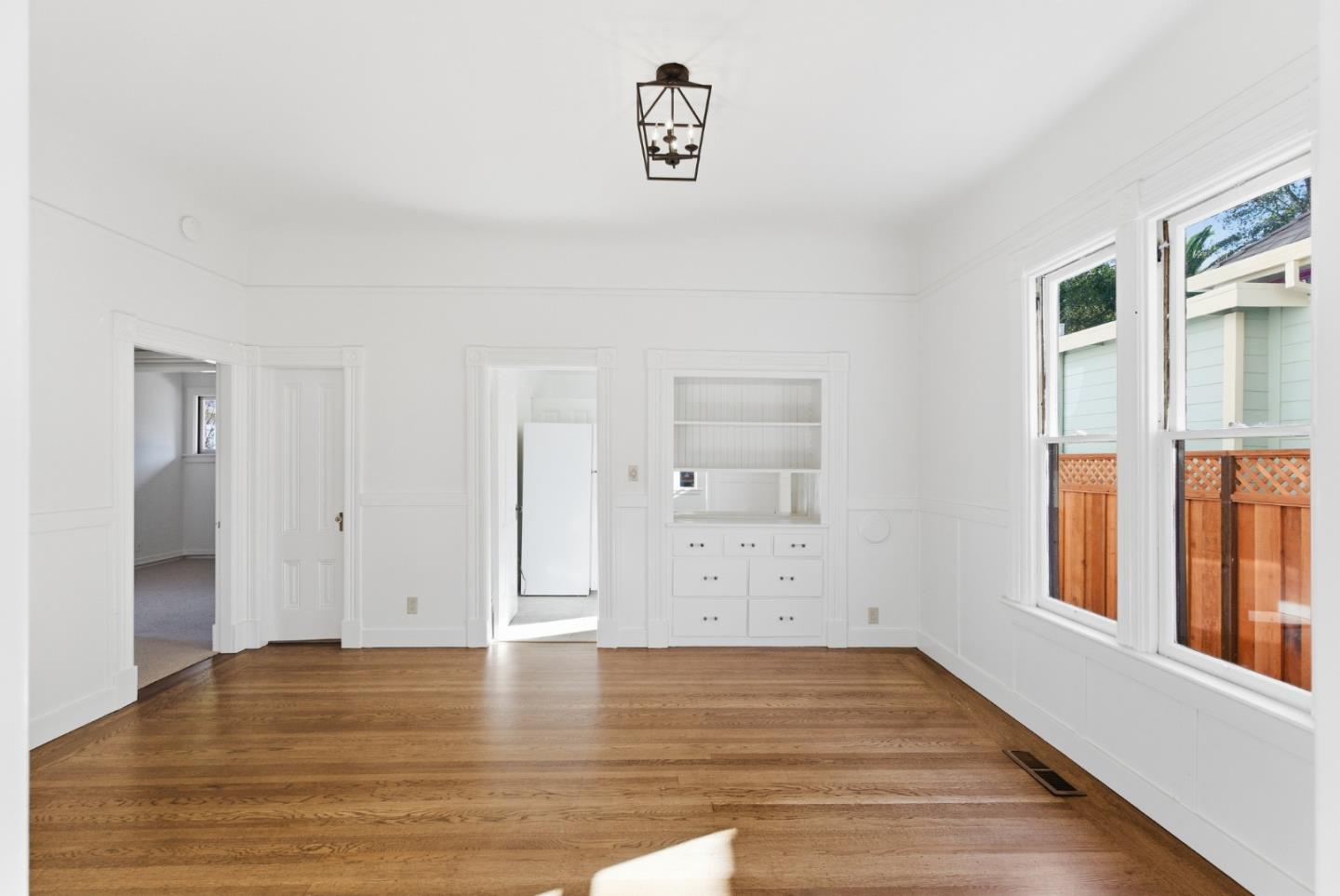 Detail Gallery Image 5 of 29 For 566 Addison Ave, Palo Alto,  CA 94301 - 3 Beds | 2 Baths