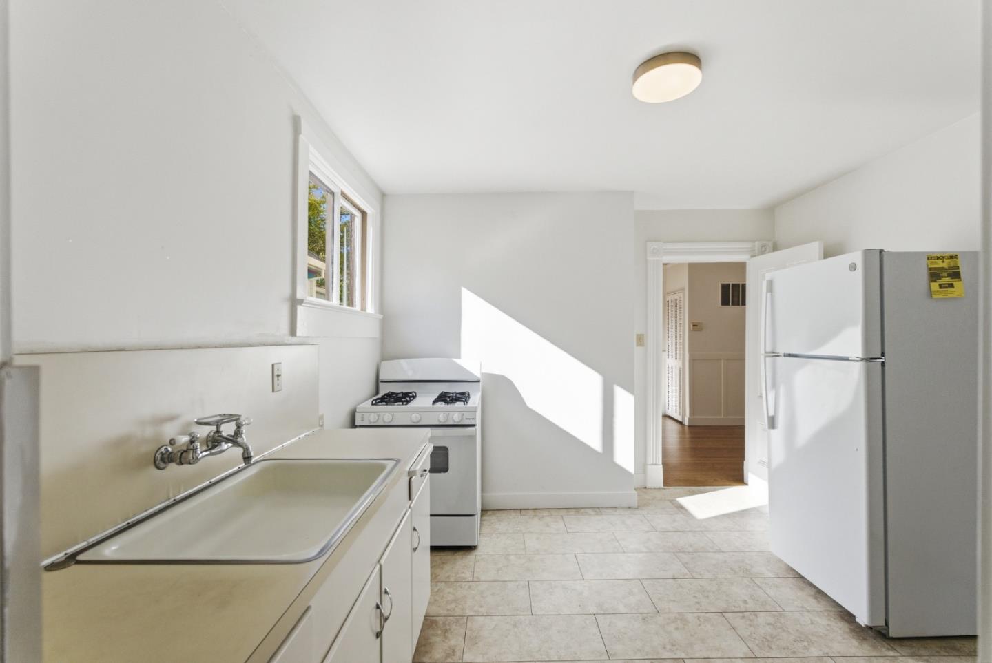 Detail Gallery Image 8 of 29 For 566 Addison Ave, Palo Alto,  CA 94301 - 3 Beds | 2 Baths