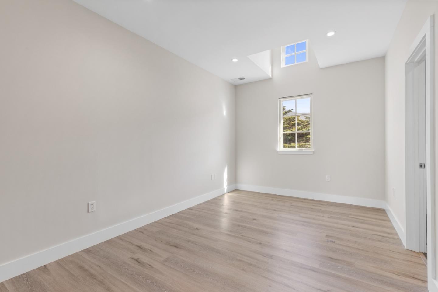 Detail Gallery Image 14 of 34 For 193 Carmel Avenue, Pacifica,  CA 94044 - 3 Beds | 1 Baths