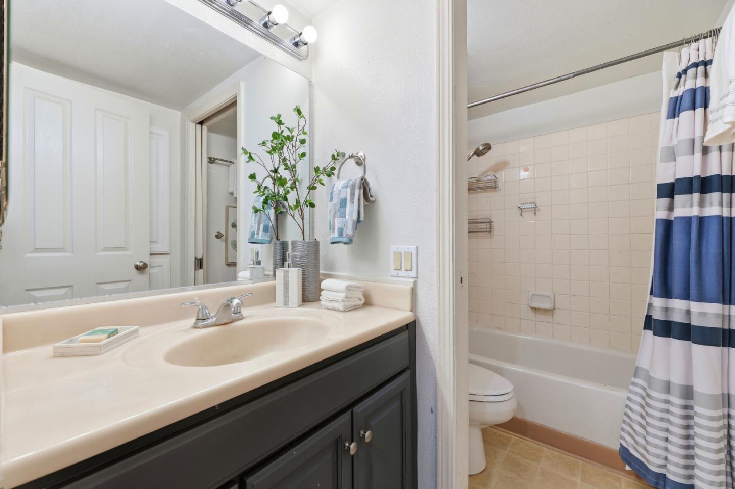 Detail Gallery Image 20 of 35 For 297 Kenbrook Cir, San Jose,  CA 95111 - 2 Beds | 1 Baths