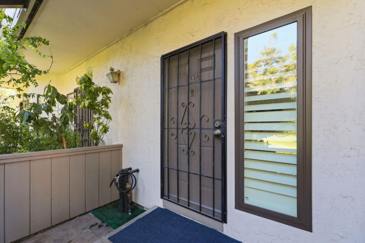 Detail Gallery Image 4 of 35 For 297 Kenbrook Cir, San Jose,  CA 95111 - 2 Beds | 1 Baths