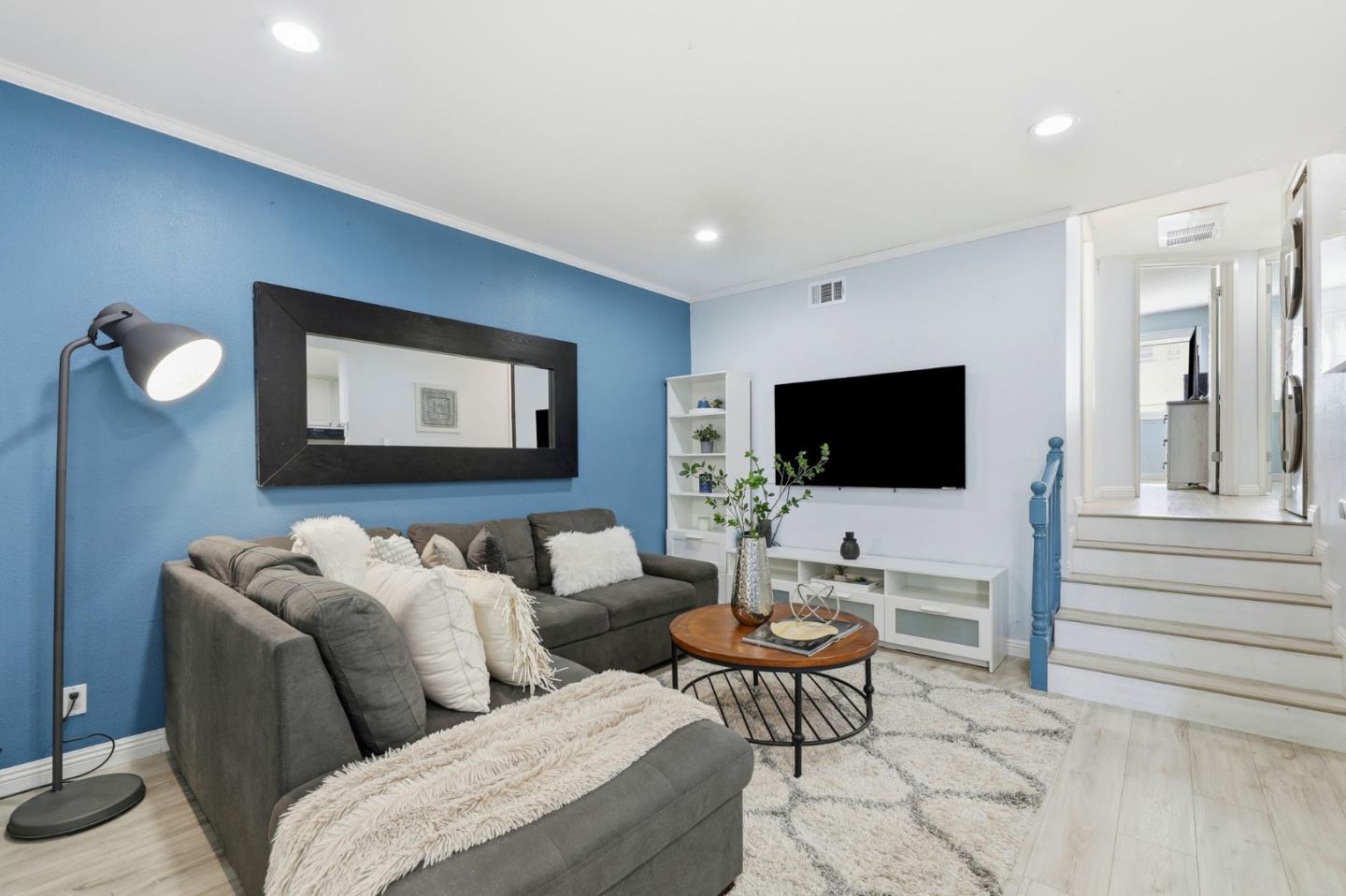 Detail Gallery Image 5 of 35 For 297 Kenbrook Cir, San Jose,  CA 95111 - 2 Beds | 1 Baths