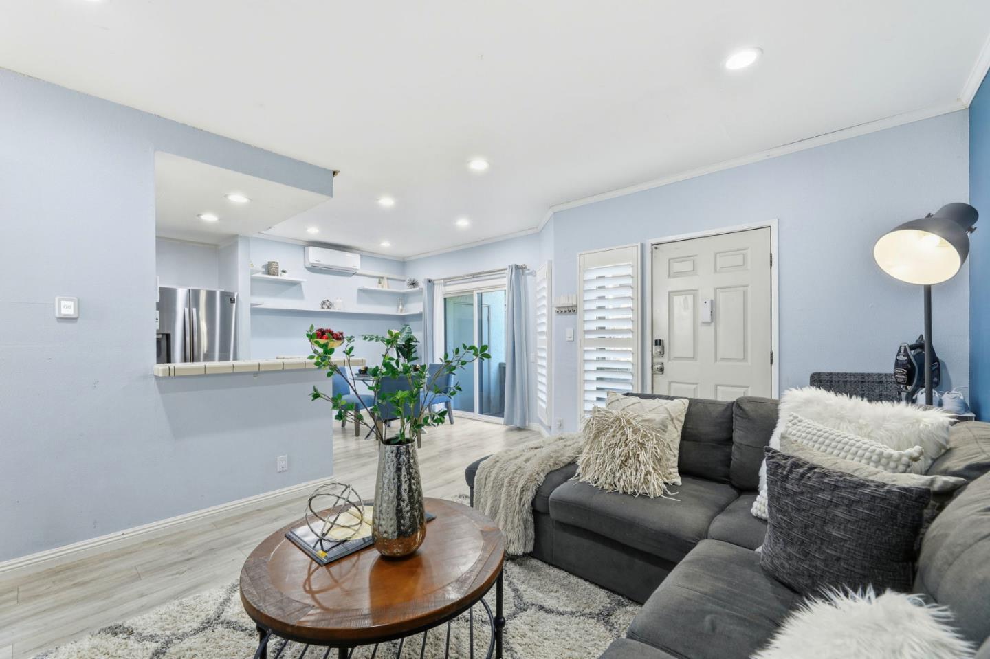 Detail Gallery Image 6 of 35 For 297 Kenbrook Cir, San Jose,  CA 95111 - 2 Beds | 1 Baths