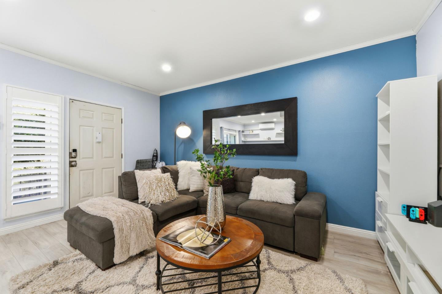 Detail Gallery Image 7 of 35 For 297 Kenbrook Cir, San Jose,  CA 95111 - 2 Beds | 1 Baths