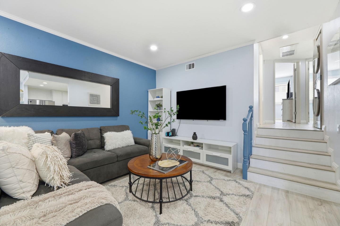 Detail Gallery Image 8 of 35 For 297 Kenbrook Cir, San Jose,  CA 95111 - 2 Beds | 1 Baths