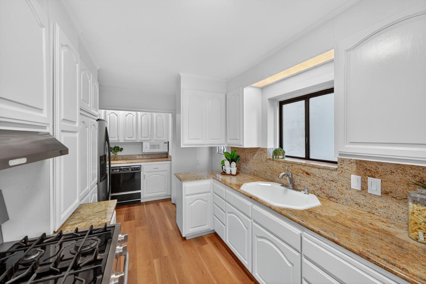 Detail Gallery Image 24 of 104 For 72 Cresta Vista Dr, San Francisco,  CA 94127 - 4 Beds | 3 Baths