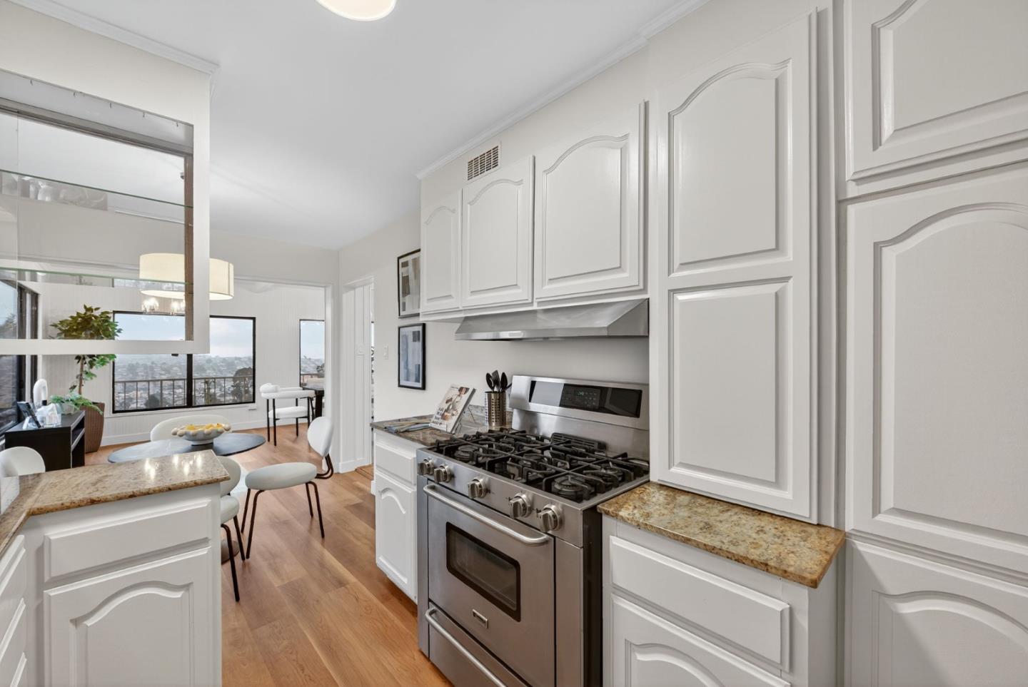 Detail Gallery Image 25 of 104 For 72 Cresta Vista Dr, San Francisco,  CA 94127 - 4 Beds | 3 Baths