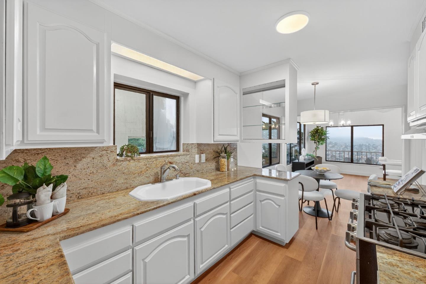 Detail Gallery Image 26 of 104 For 72 Cresta Vista Dr, San Francisco,  CA 94127 - 4 Beds | 3 Baths