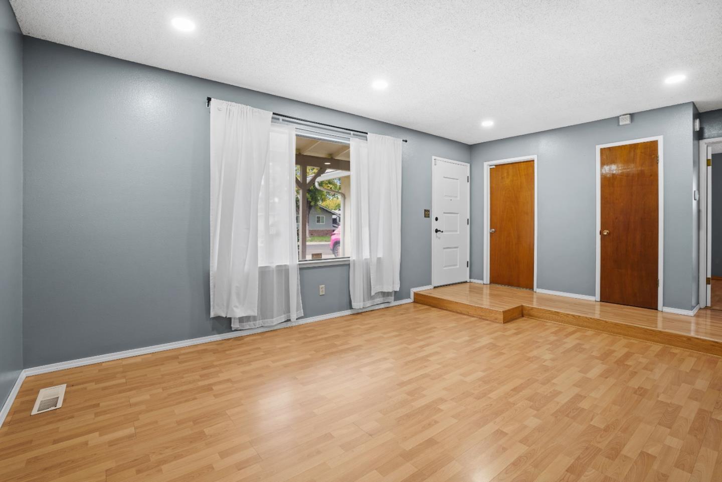 Detail Gallery Image 6 of 45 For 1508 Hamilton Ave, Modesto,  CA 95350 - 3 Beds | 2 Baths