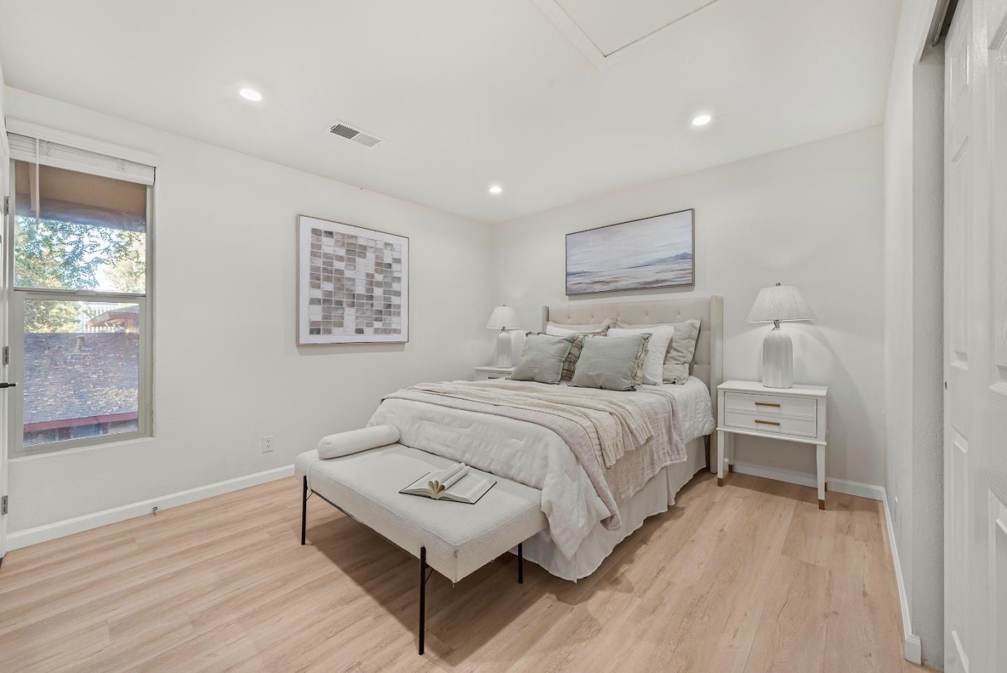Detail Gallery Image 12 of 30 For 220 Red Oak Dr #B,  Sunnyvale,  CA 94086 - 2 Beds | 2/1 Baths