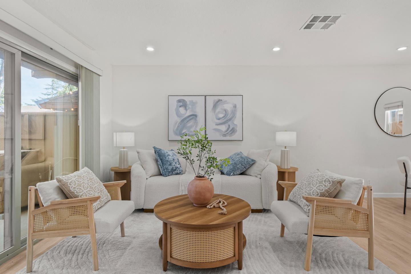 Detail Gallery Image 2 of 30 For 220 Red Oak Dr #B,  Sunnyvale,  CA 94086 - 2 Beds | 2/1 Baths