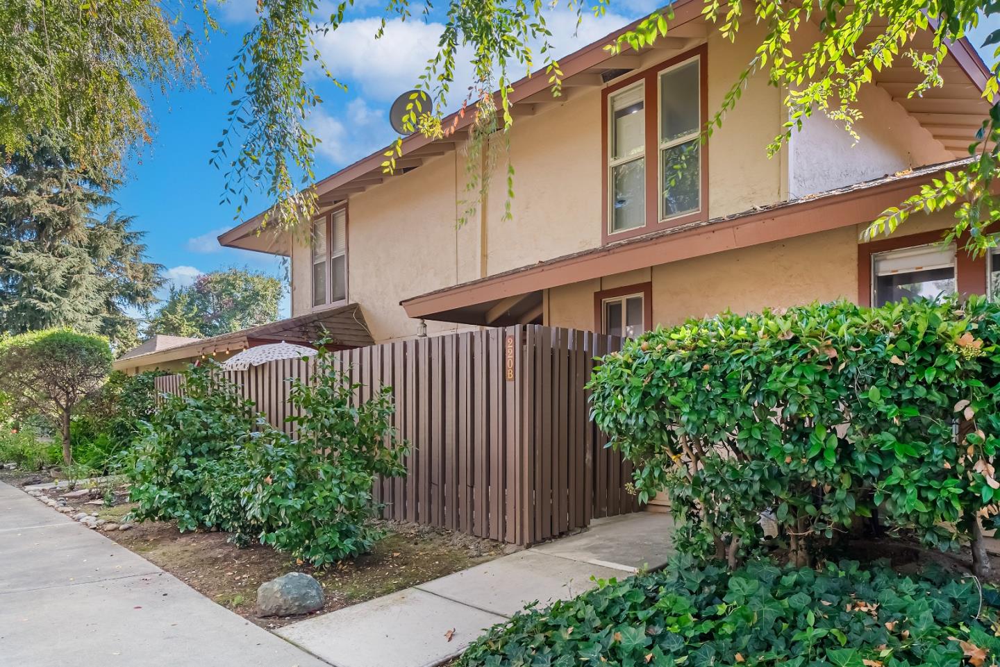 Detail Gallery Image 26 of 30 For 220 Red Oak Dr #B,  Sunnyvale,  CA 94086 - 2 Beds | 2/1 Baths