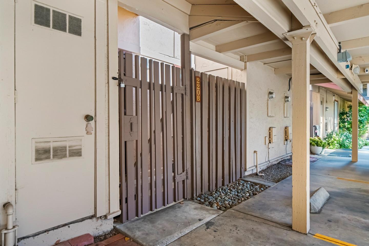 Detail Gallery Image 27 of 30 For 220 Red Oak Dr #B,  Sunnyvale,  CA 94086 - 2 Beds | 2/1 Baths