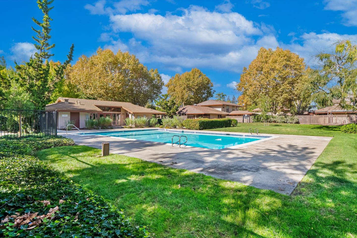 Detail Gallery Image 29 of 30 For 220 Red Oak Dr #B,  Sunnyvale,  CA 94086 - 2 Beds | 2/1 Baths