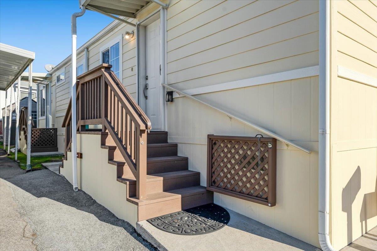 Detail Gallery Image 4 of 27 For 999 Old San Jose #53,  Soquel,  CA 95073 - 2 Beds | 1 Baths