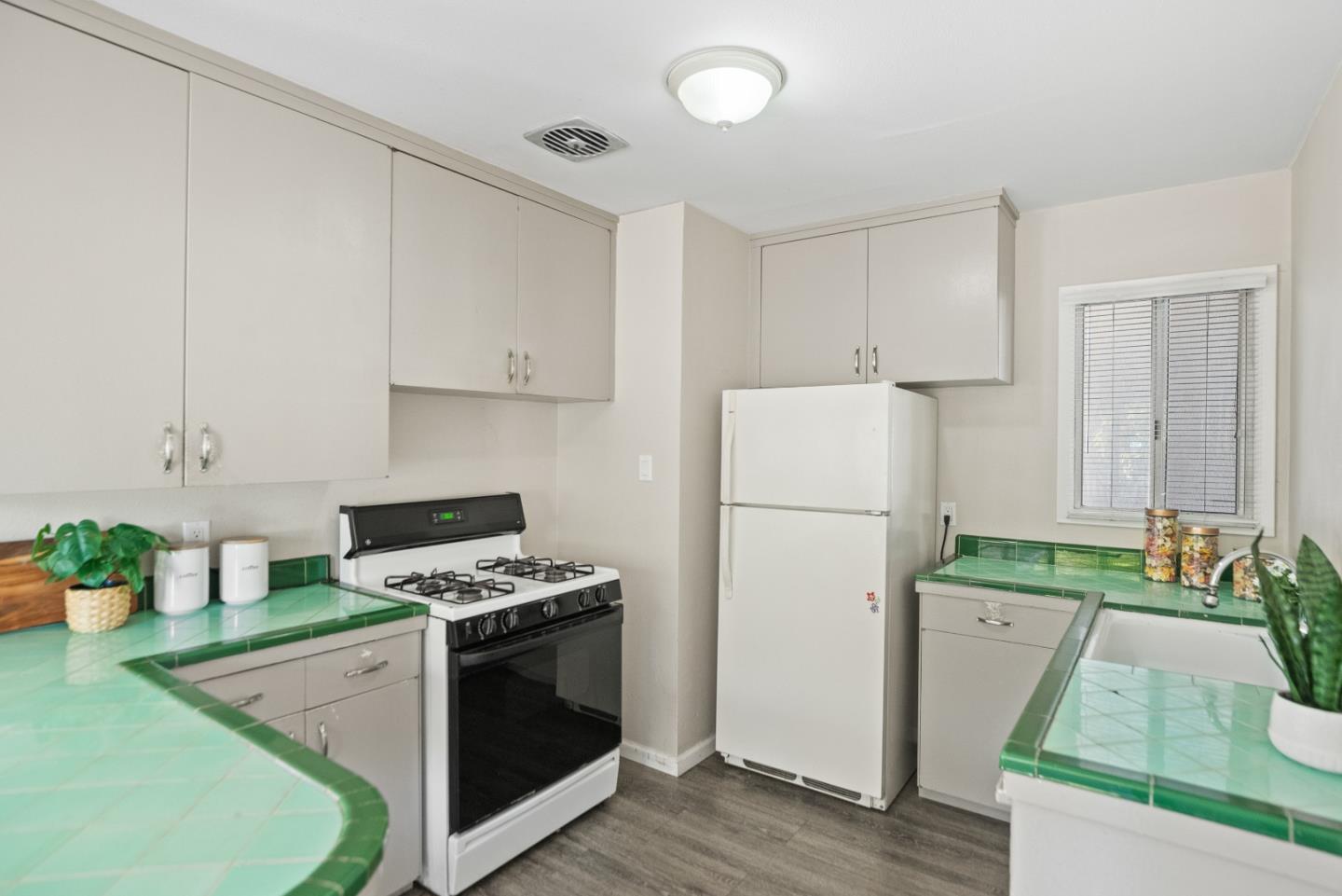 Detail Gallery Image 12 of 25 For 758 Georgia Ave, Sunnyvale,  CA 94085 - 3 Beds | 1 Baths