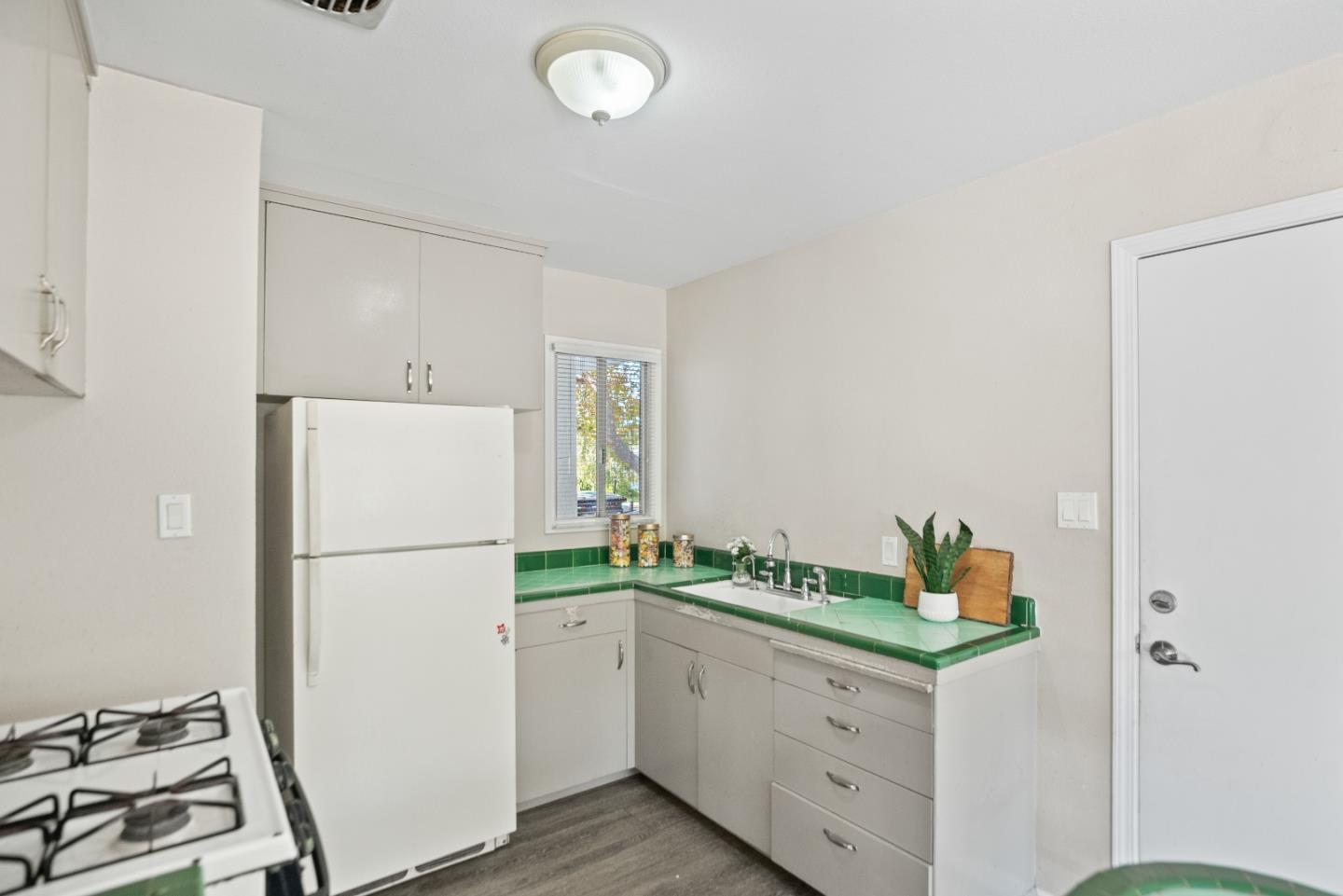 Detail Gallery Image 13 of 25 For 758 Georgia Ave, Sunnyvale,  CA 94085 - 3 Beds | 1 Baths