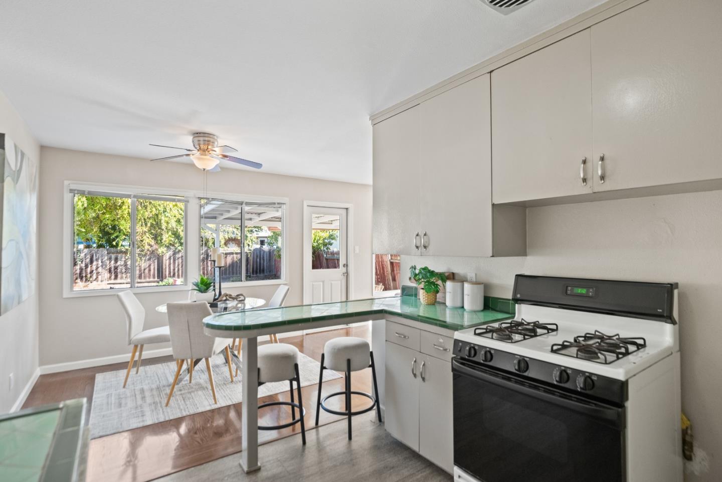 Detail Gallery Image 14 of 25 For 758 Georgia Ave, Sunnyvale,  CA 94085 - 3 Beds | 1 Baths