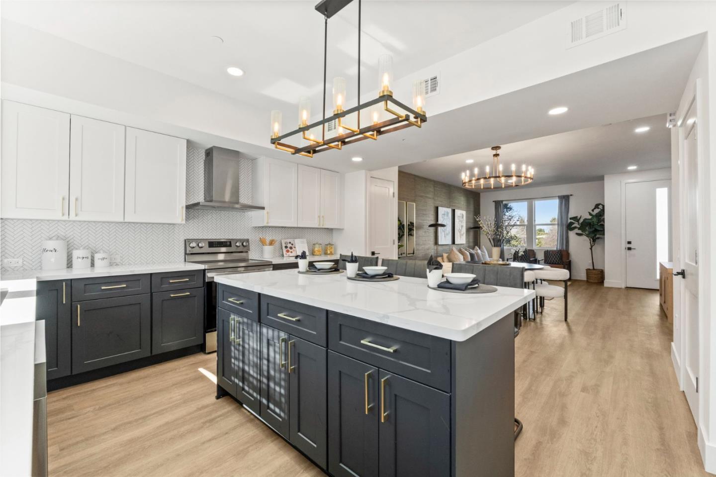 Detail Gallery Image 11 of 46 For 584 Compton Ter, Sunnyvale,  CA 94085 - 3 Beds | 3/1 Baths