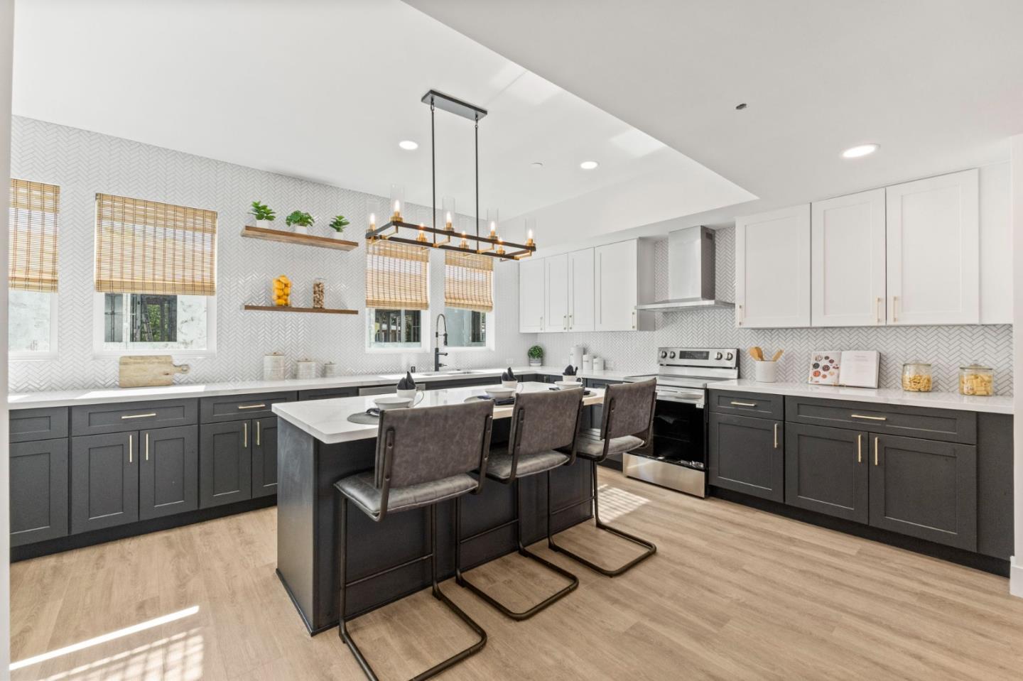 Detail Gallery Image 13 of 46 For 584 Compton Ter, Sunnyvale,  CA 94085 - 3 Beds | 3/1 Baths