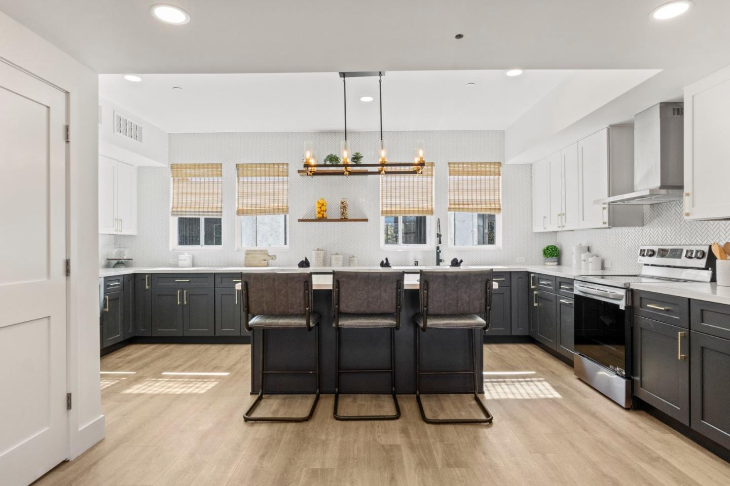 Detail Gallery Image 9 of 46 For 584 Compton Ter, Sunnyvale,  CA 94085 - 3 Beds | 3/1 Baths