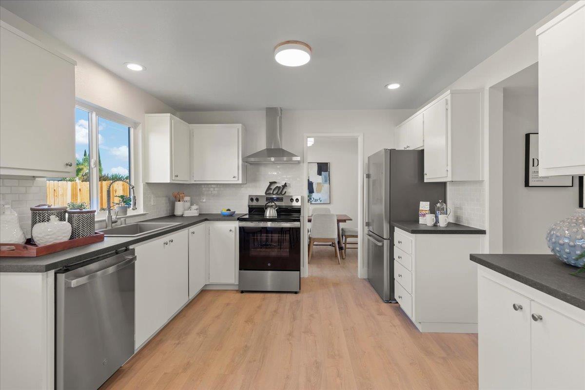 Detail Gallery Image 11 of 26 For 1968 Chardonnay Dr, Oakley,  CA 94561 - 4 Beds | 2/1 Baths