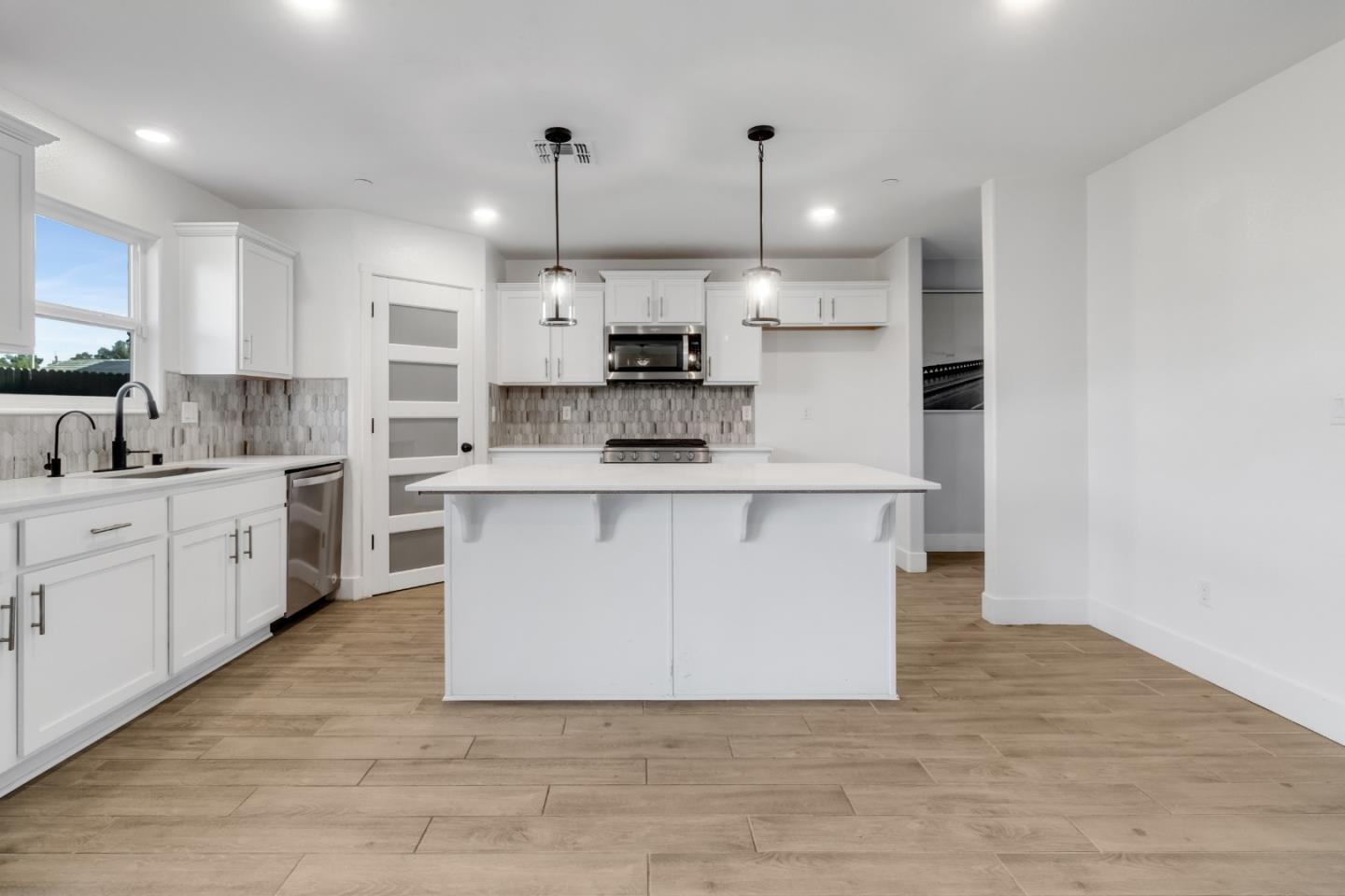 Detail Gallery Image 13 of 45 For 2125 Redding Way, Atwater,  CA 95301 - 5 Beds | 3 Baths