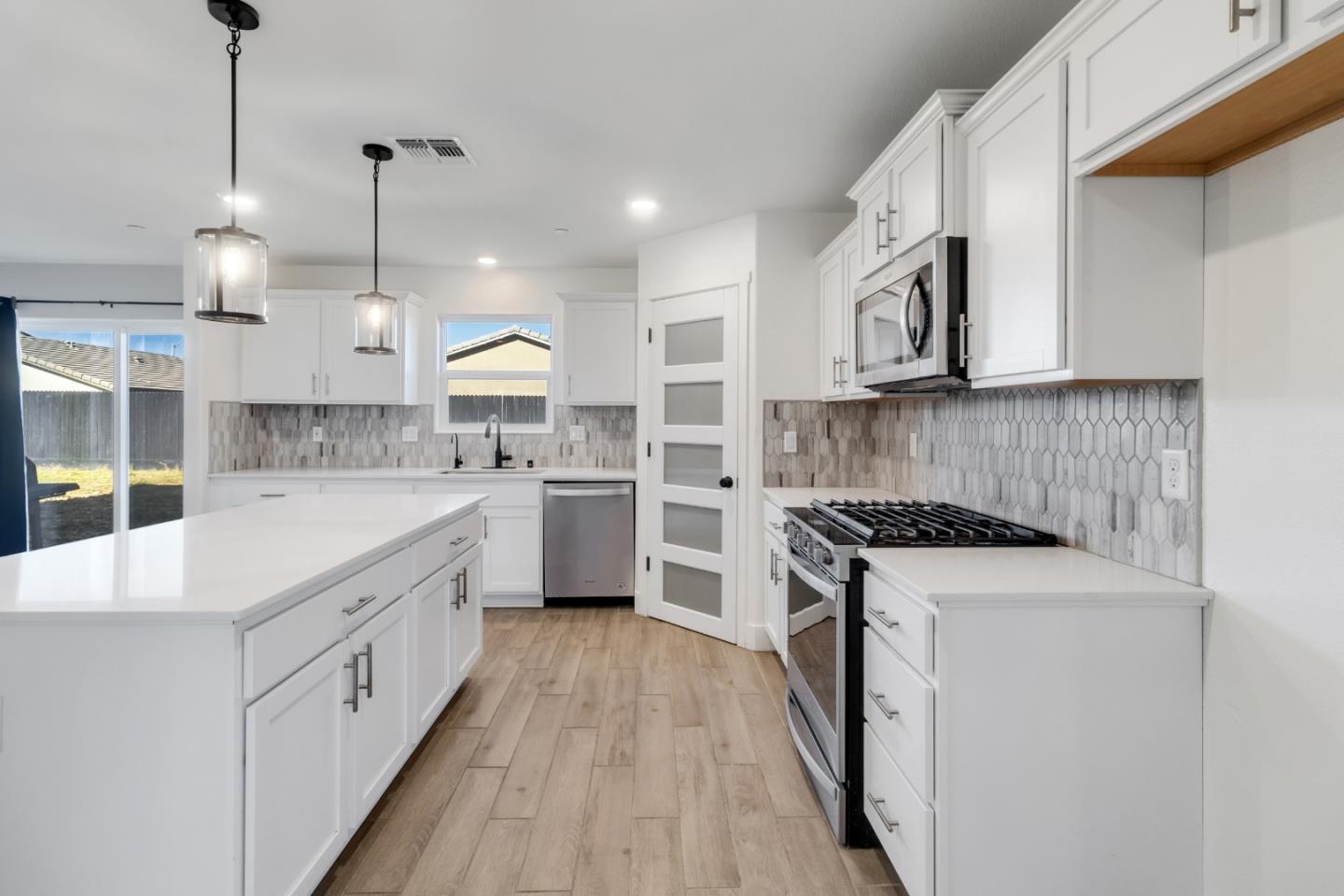 Detail Gallery Image 14 of 45 For 2125 Redding Way, Atwater,  CA 95301 - 5 Beds | 3 Baths