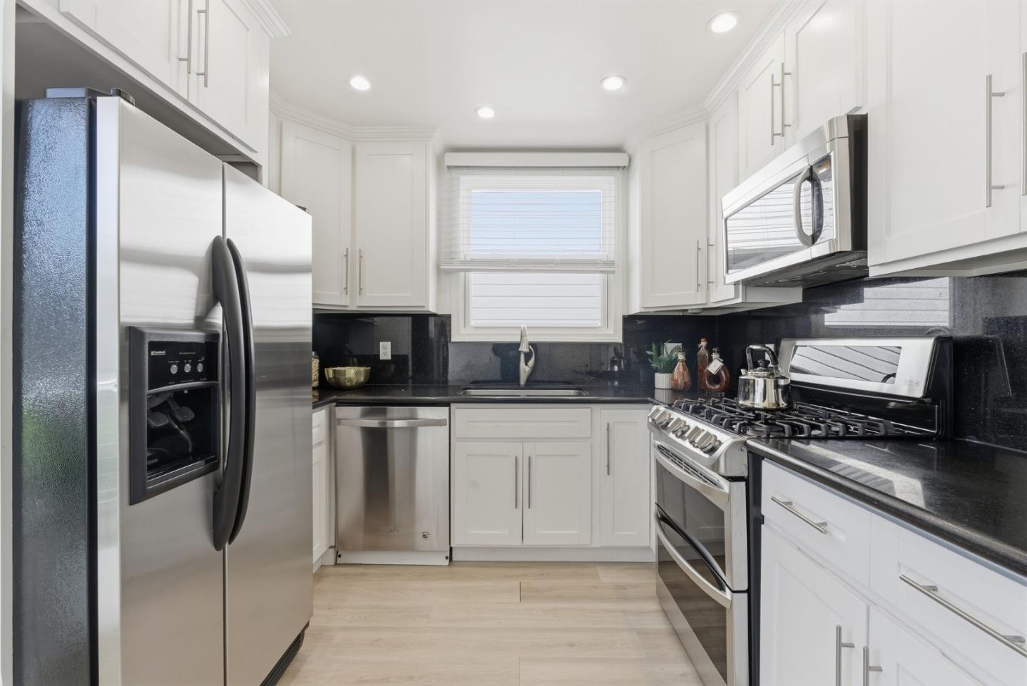 Detail Gallery Image 6 of 31 For 59 Weston Dr, Daly City,  CA 94015 - 3 Beds | 2 Baths