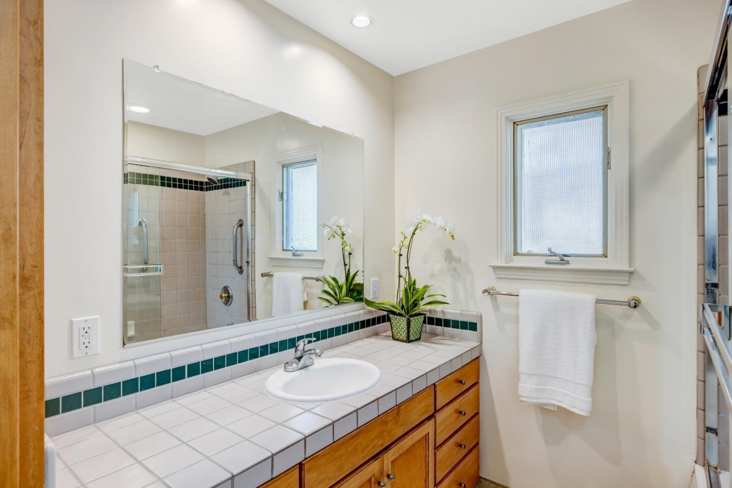 Detail Gallery Image 15 of 32 For 642 Cypress St, Monterey,  CA 93940 - 2 Beds | 1 Baths