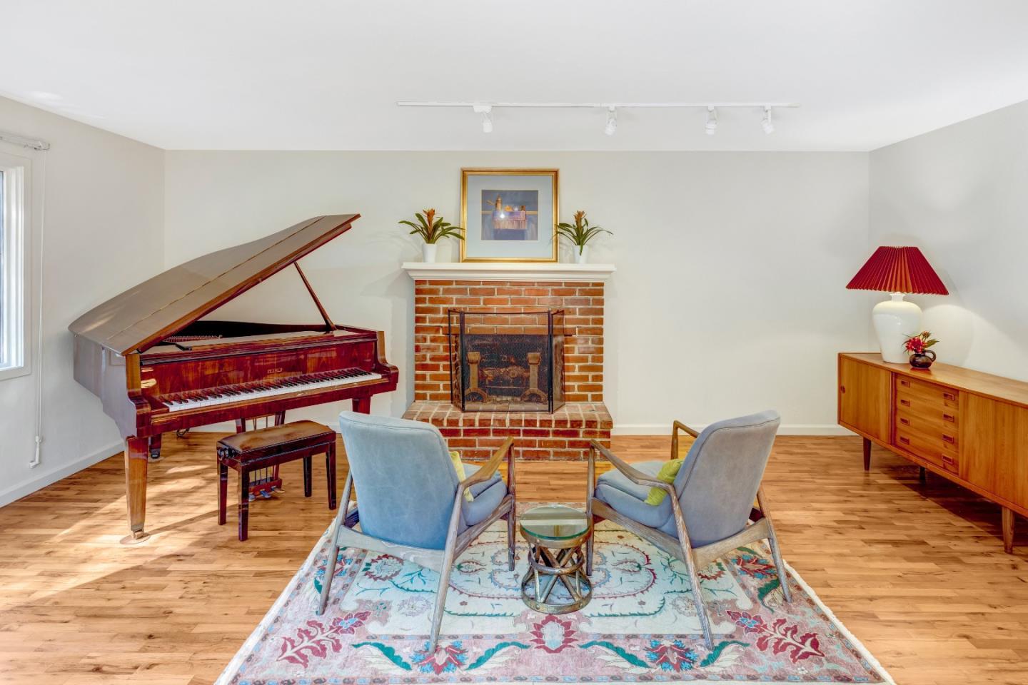 Detail Gallery Image 3 of 32 For 642 Cypress St, Monterey,  CA 93940 - 2 Beds | 1 Baths