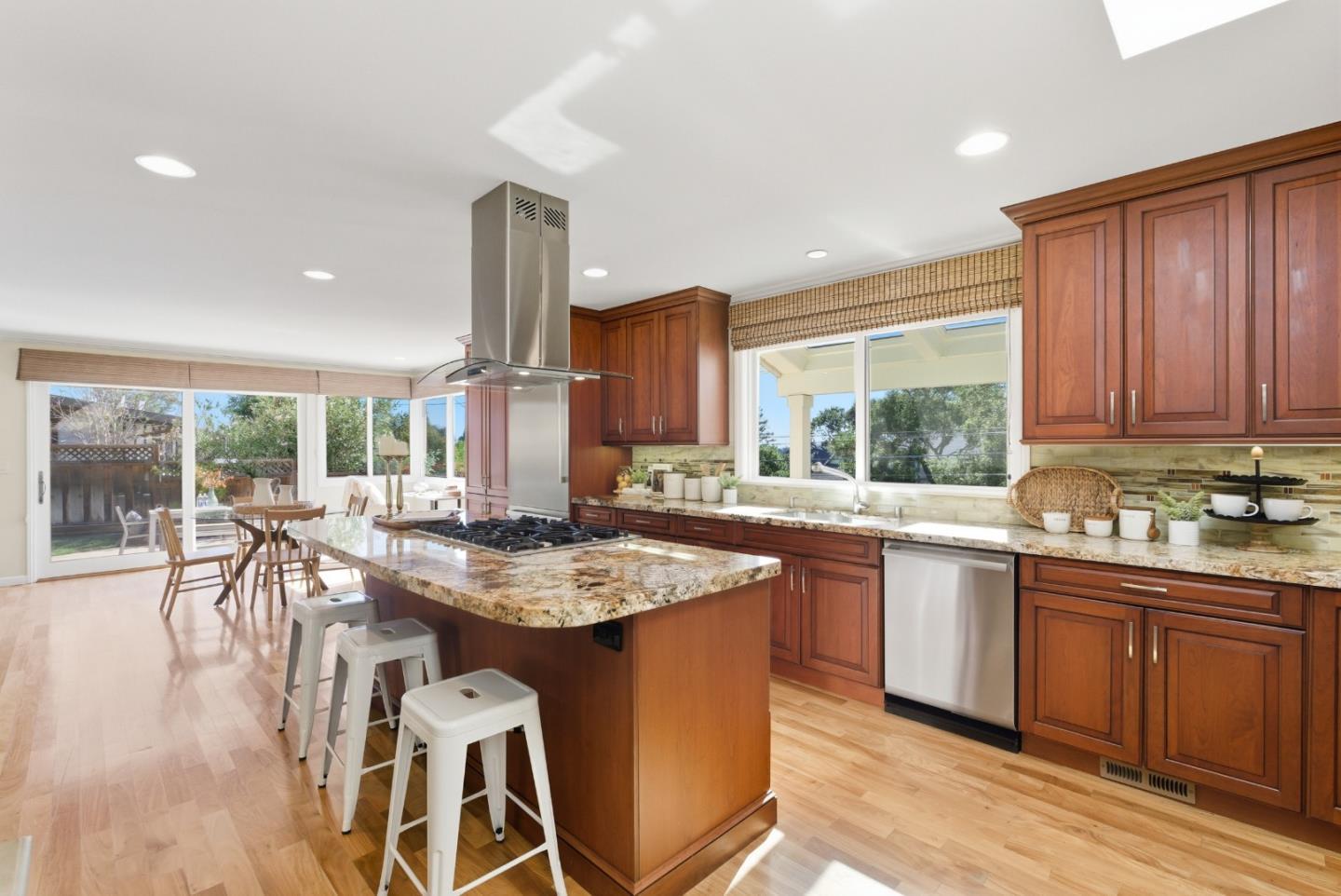 Detail Gallery Image 11 of 43 For 2936 Eaton Ave, San Carlos,  CA 94070 - 3 Beds | 2 Baths