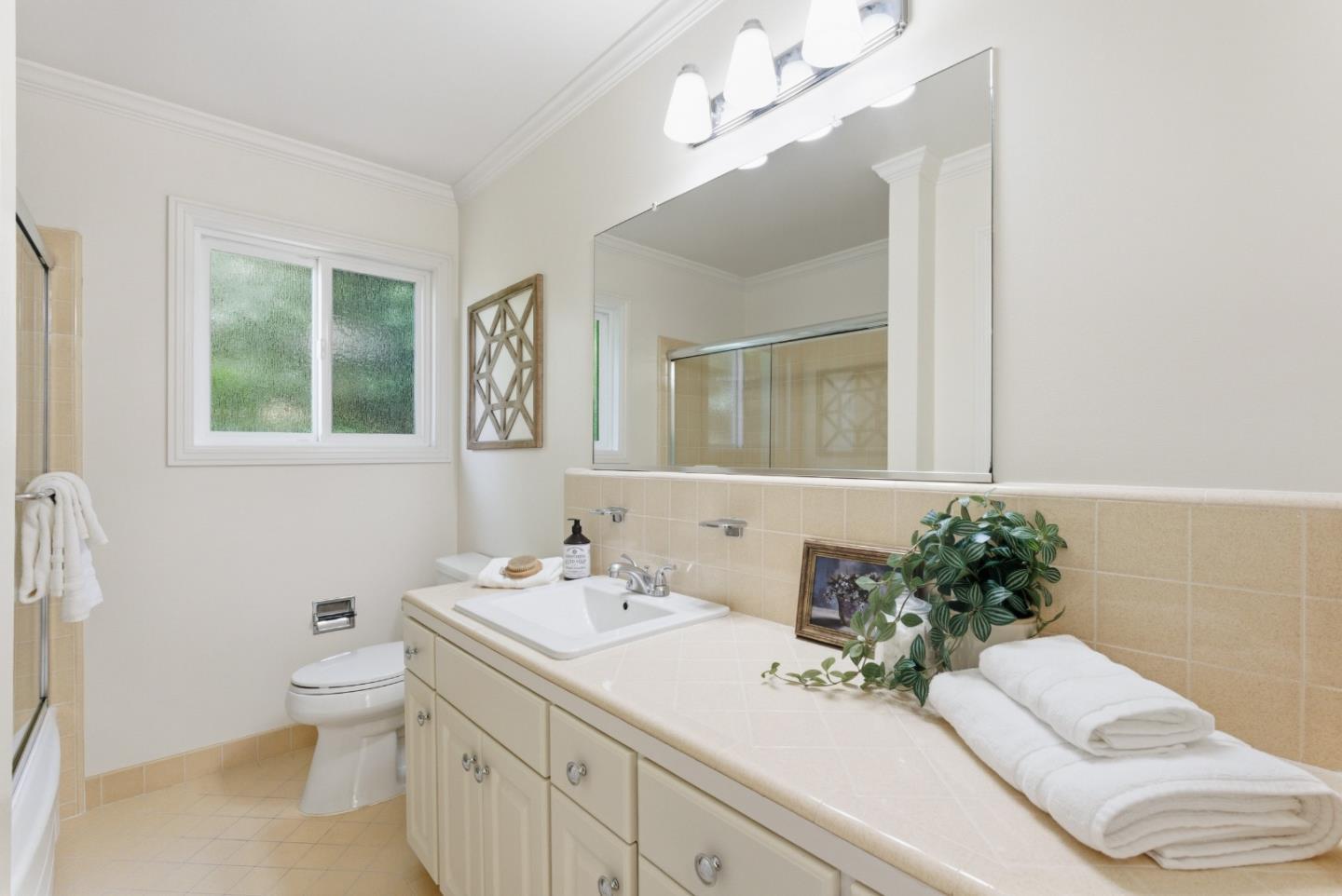 Detail Gallery Image 23 of 43 For 2936 Eaton Ave, San Carlos,  CA 94070 - 3 Beds | 2 Baths