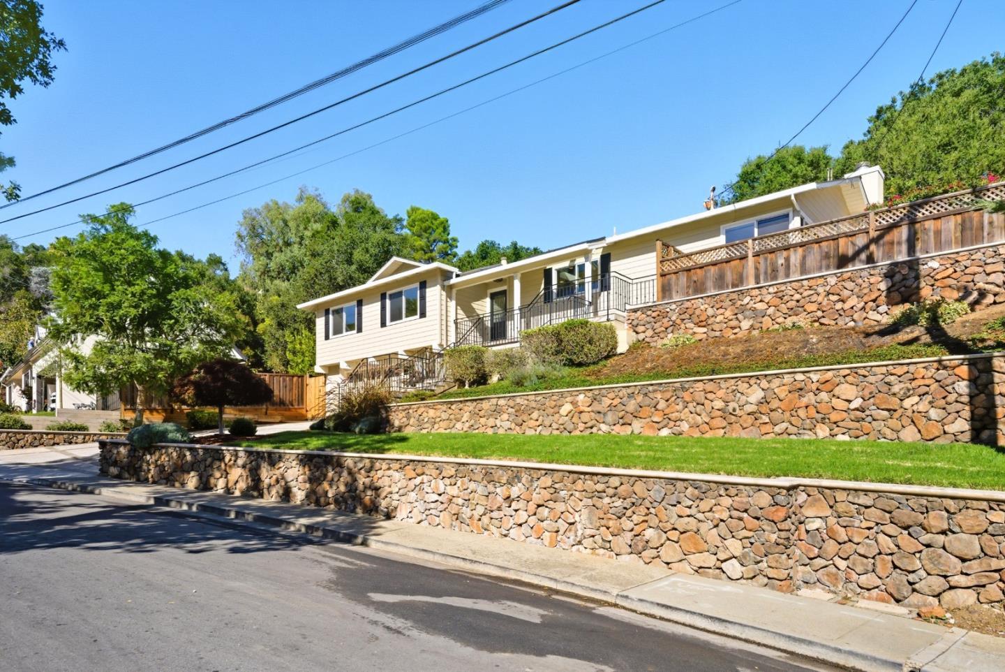 Detail Gallery Image 3 of 43 For 2936 Eaton Ave, San Carlos,  CA 94070 - 3 Beds | 2 Baths