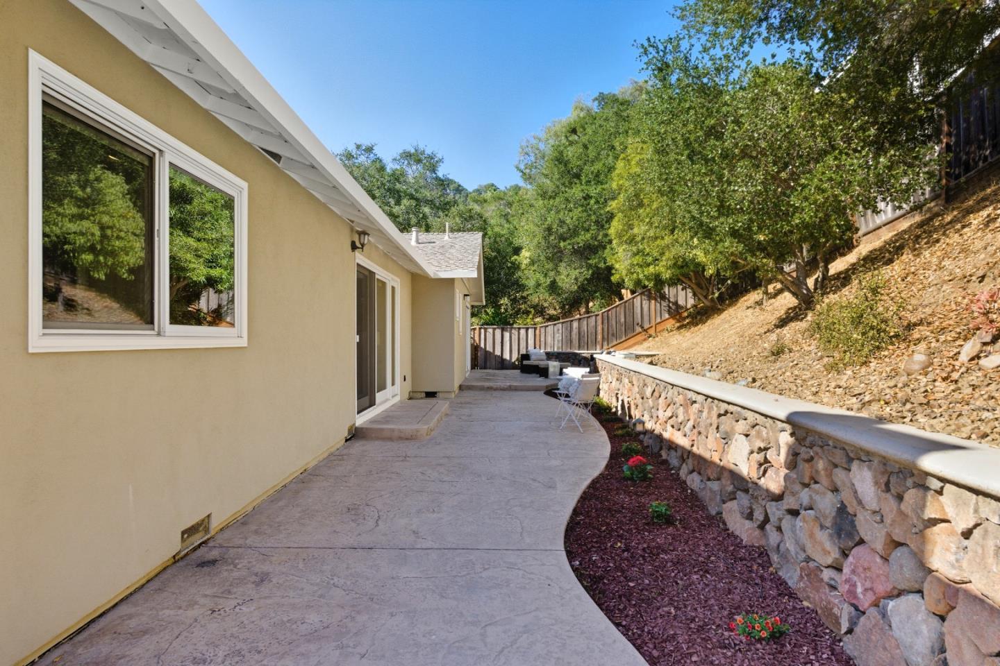 Detail Gallery Image 37 of 43 For 2936 Eaton Ave, San Carlos,  CA 94070 - 3 Beds | 2 Baths