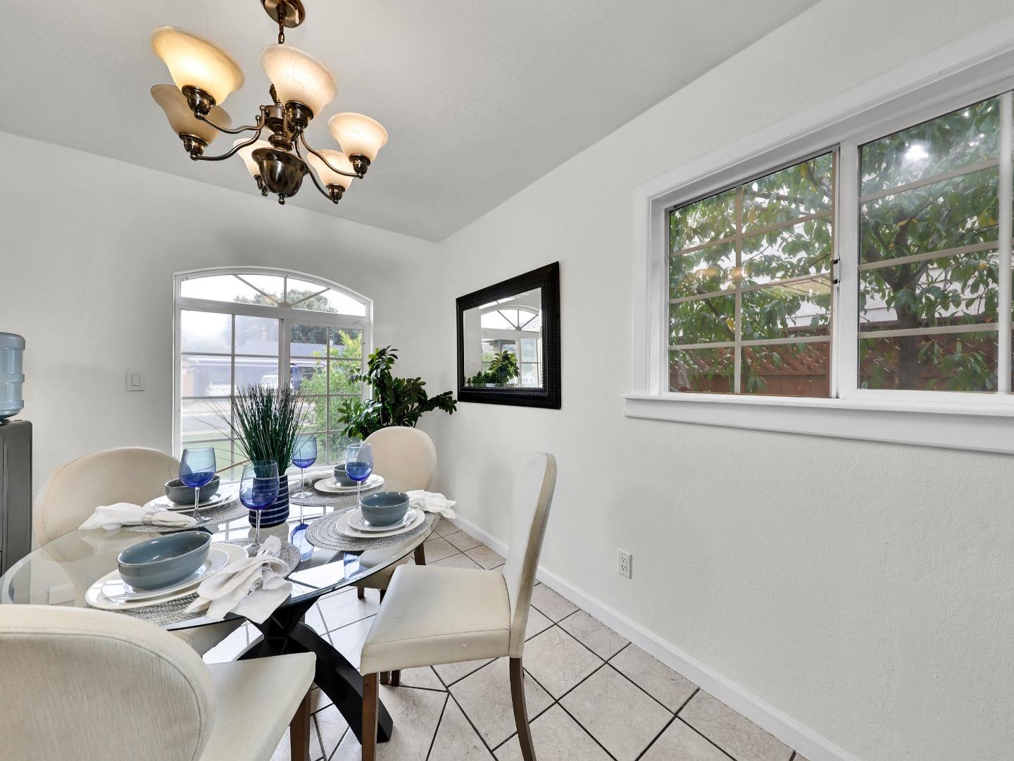 Detail Gallery Image 4 of 34 For 31959 Carroll Ave, Hayward,  CA 94544 - 3 Beds | 2 Baths