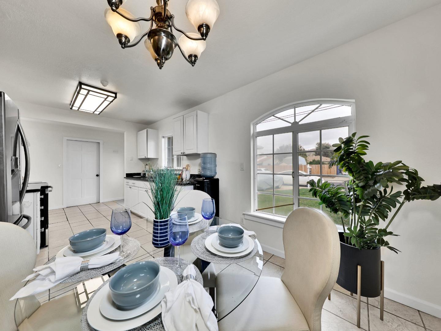 Detail Gallery Image 5 of 34 For 31959 Carroll Ave, Hayward,  CA 94544 - 3 Beds | 2 Baths