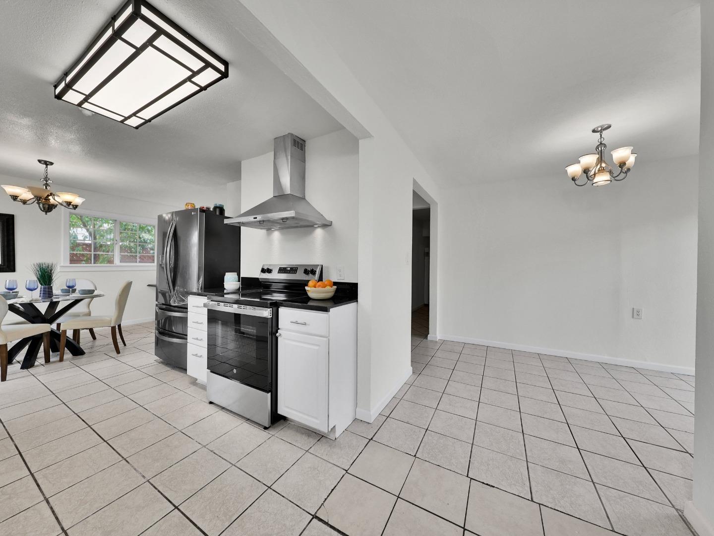 Detail Gallery Image 7 of 34 For 31959 Carroll Ave, Hayward,  CA 94544 - 3 Beds | 2 Baths