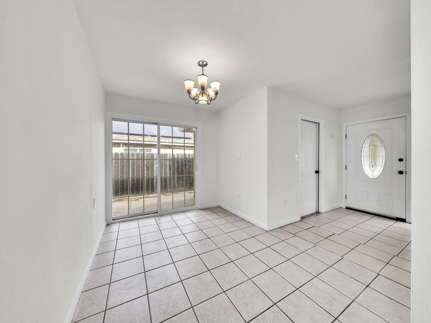 Detail Gallery Image 8 of 34 For 31959 Carroll Ave, Hayward,  CA 94544 - 3 Beds | 2 Baths